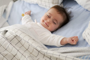 hypnobirthing babymassage duisburg marie sanfte geburt baby strampler zufrieden lächeln glücklich lachen